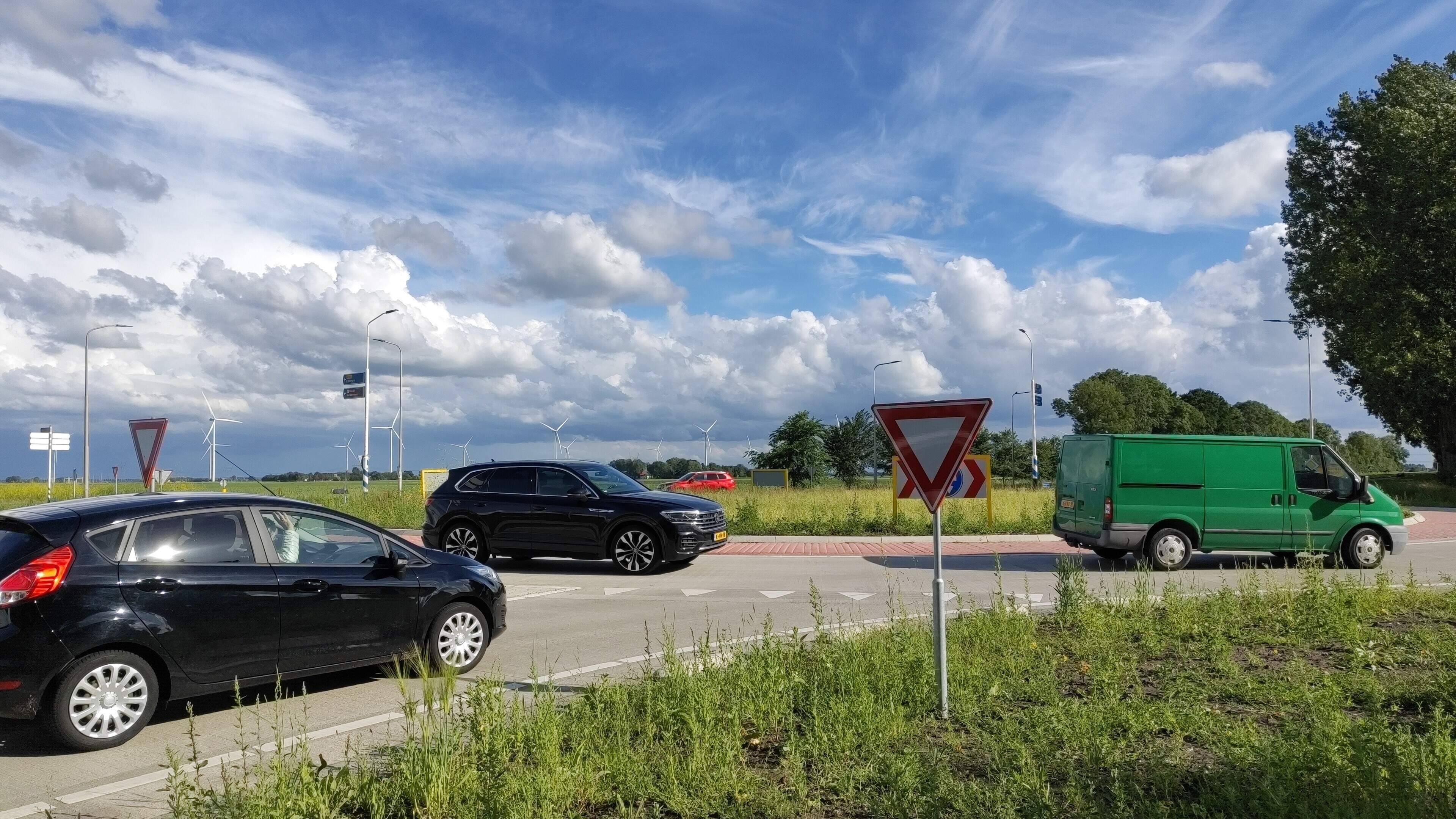 Provincie rondt werkzaamheden rotonde Biddingringweg-Elburgerweg af