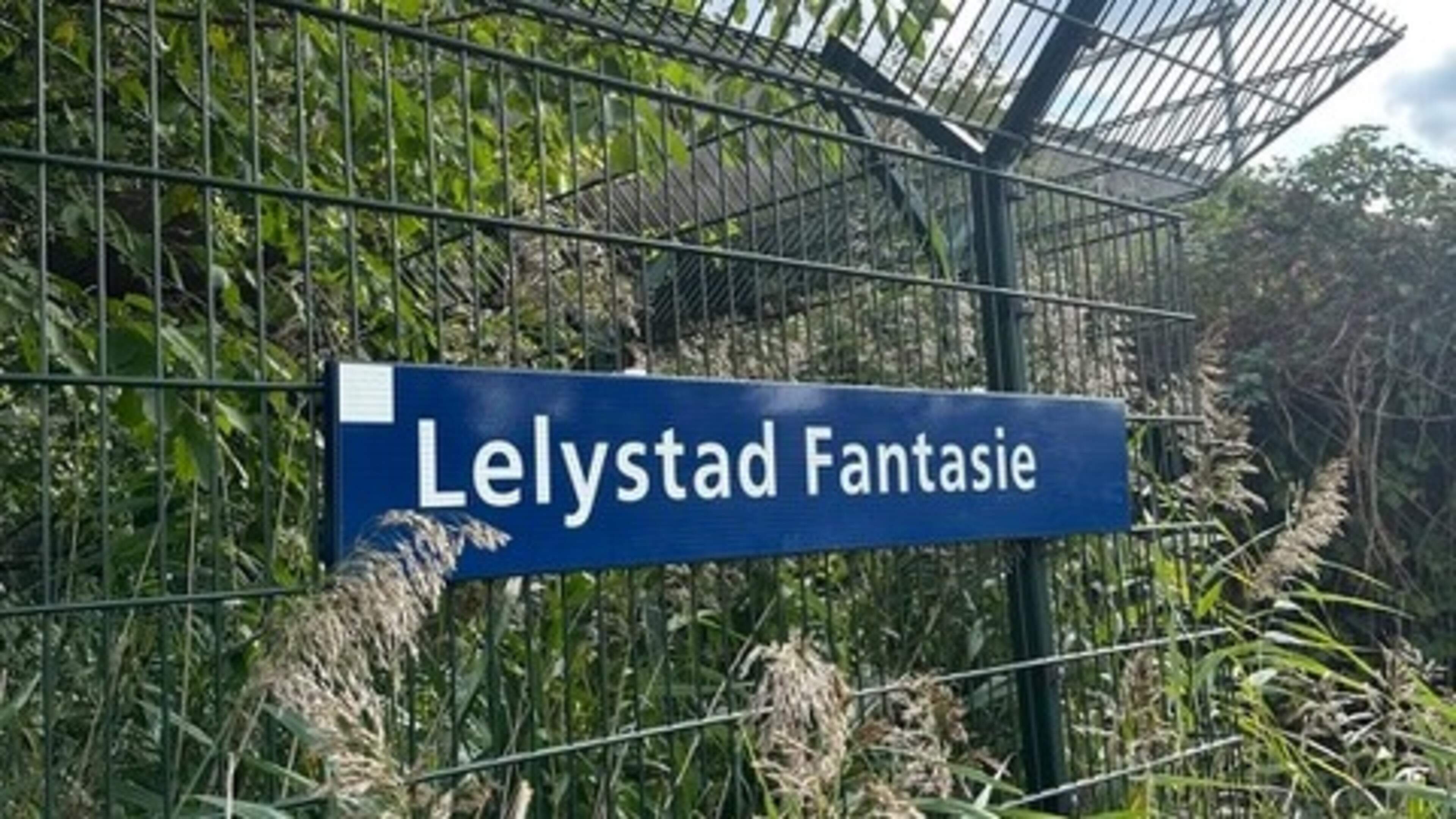 Lelystads kunstinitiatief De Dienst zoekt verdwenen bord spookstation