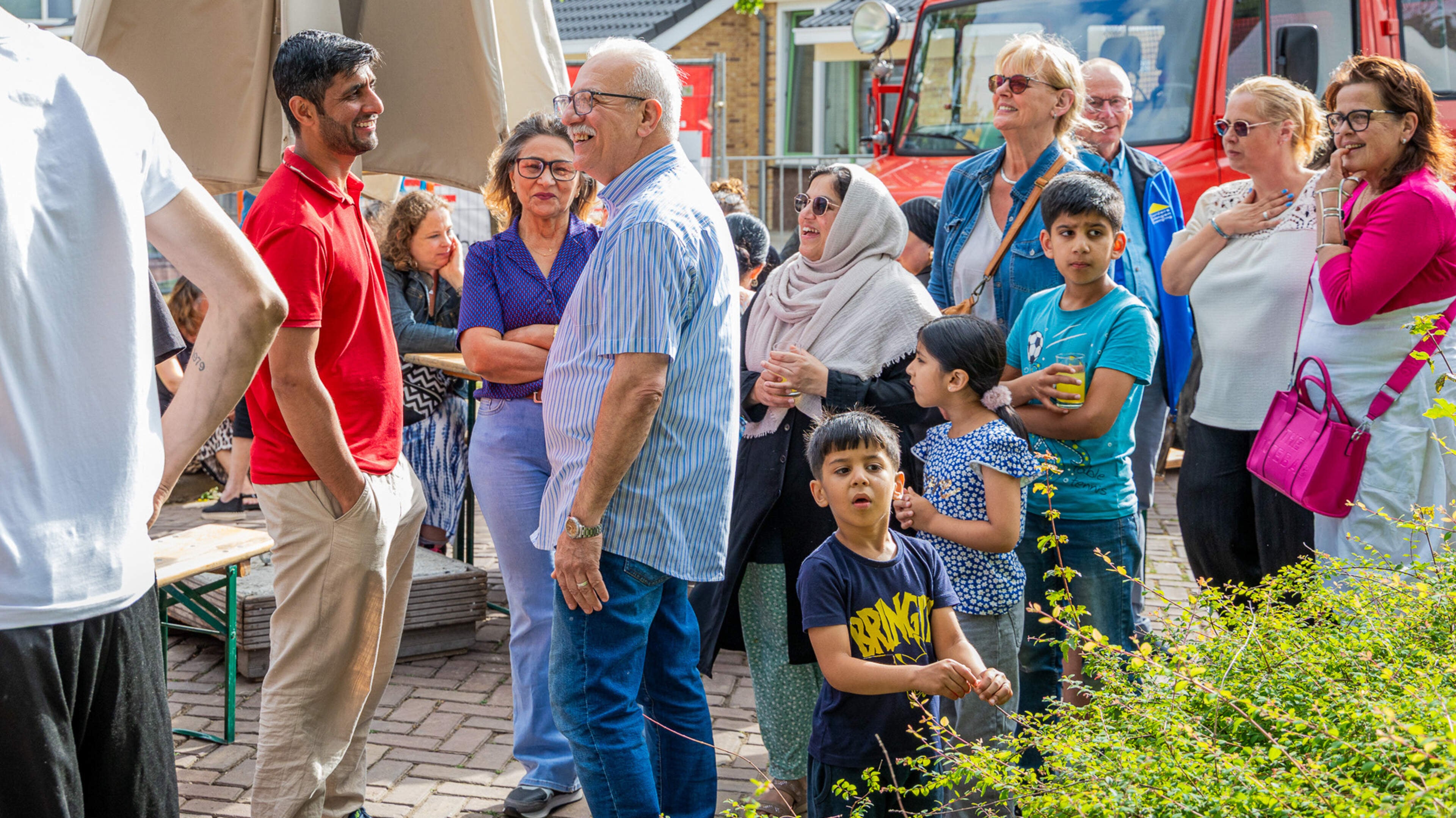 Feest aan De Morinel in Dronten: Oost Flevoland Woondiensten en Nijhuis Bouw ronden modernisering af