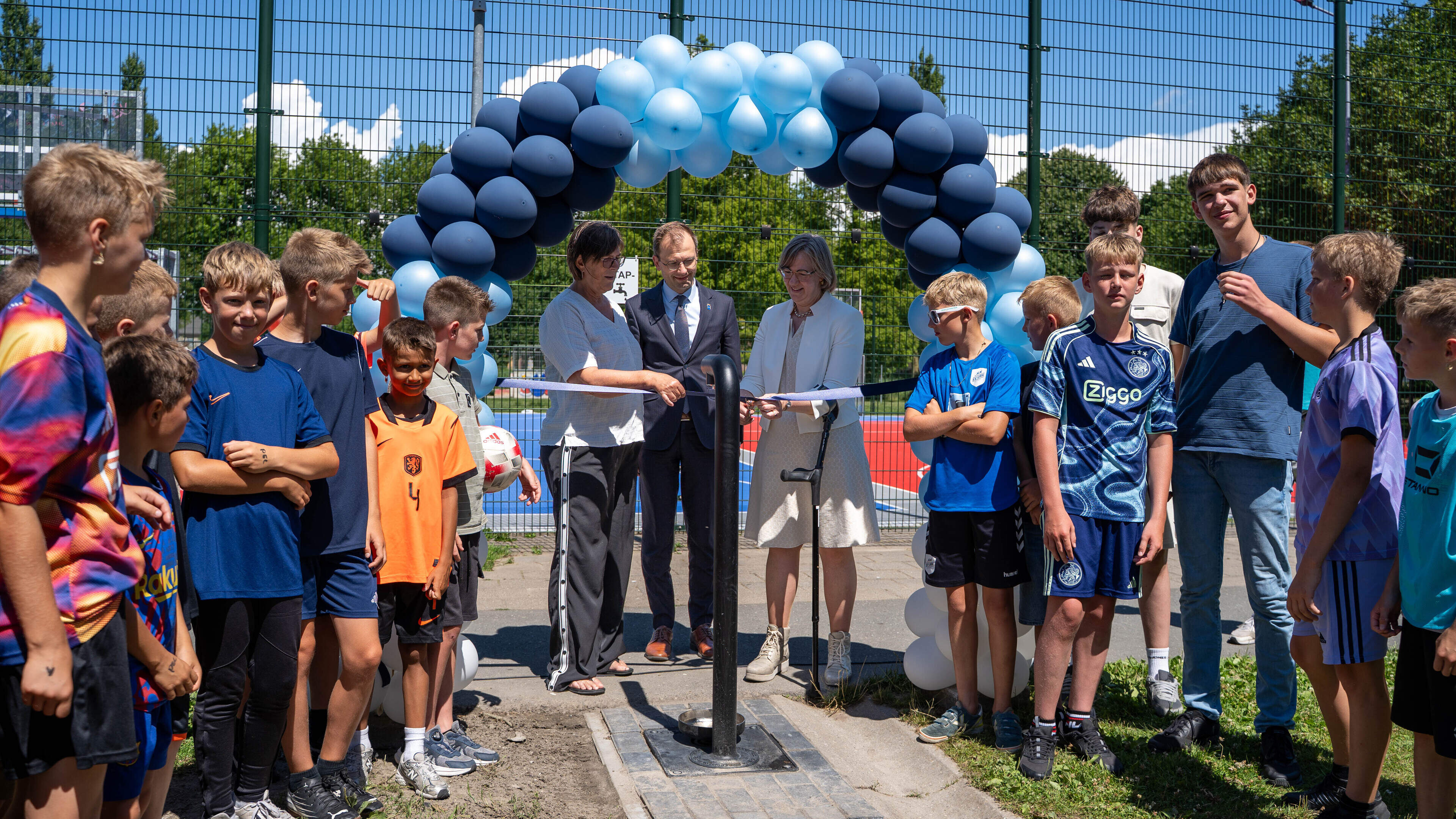Nieuw watertappunt in Wilhelminapark Urk: spelen, sporten en even een slok water