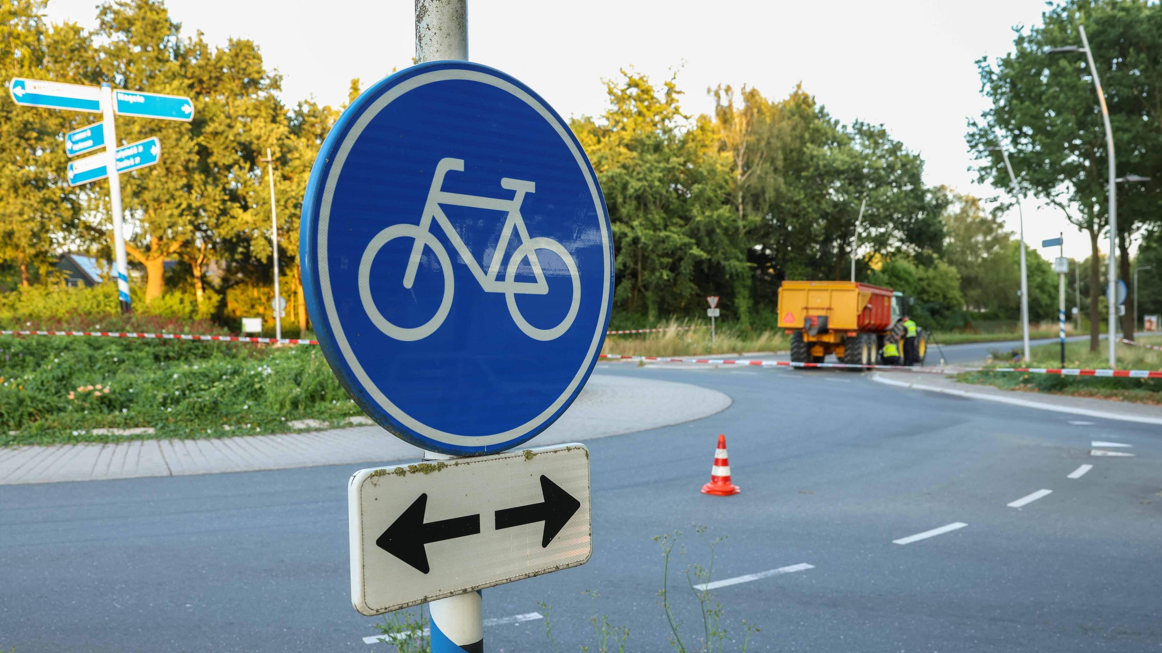 Kind op fiets zwaargewond bij aanrijding met trekker in Emmeloord