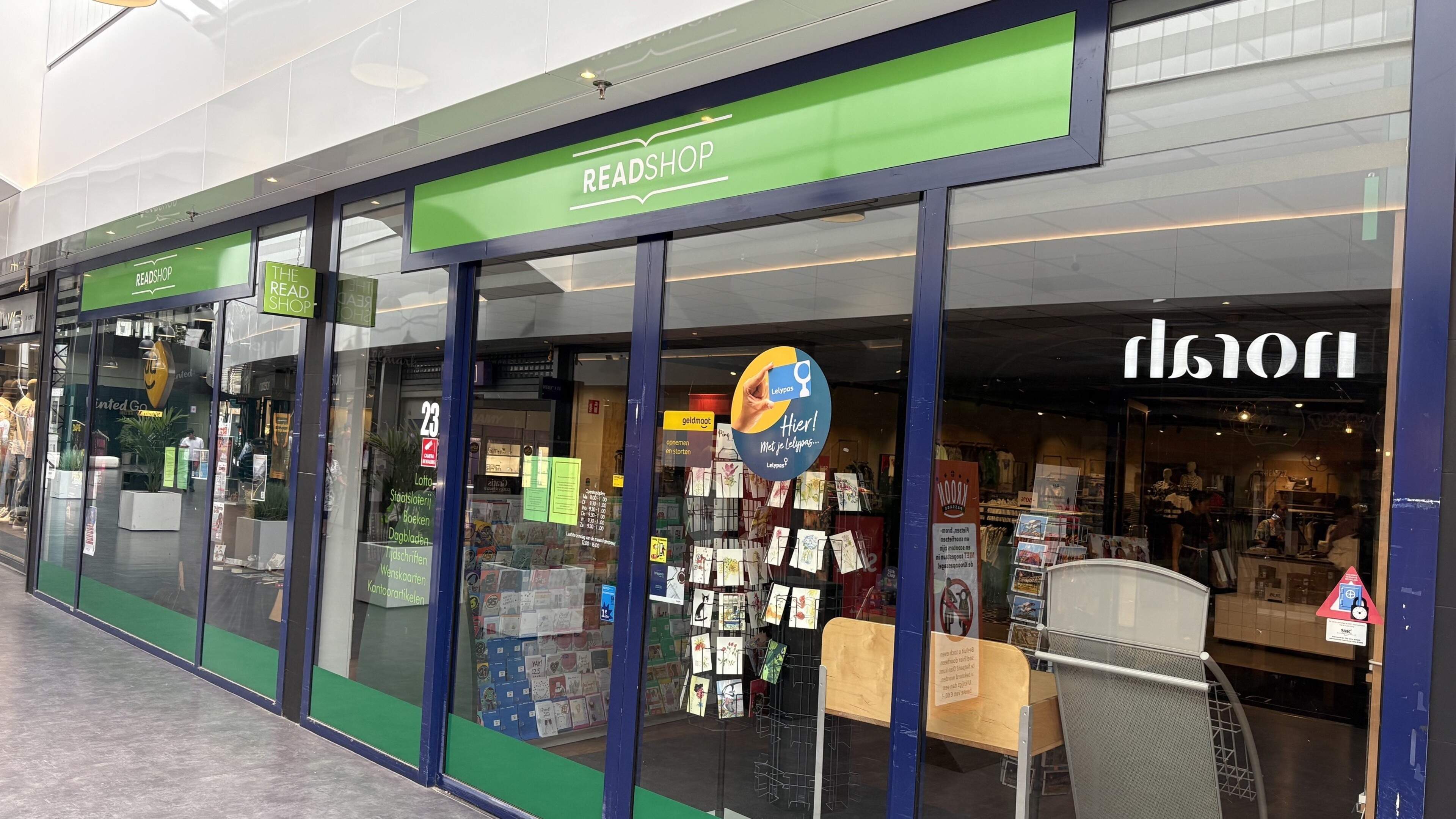 ReadShop Lelystad Kroonpassage maakt doorstart: ’Ondenkbaar dat stad zonder boekhandel zit’