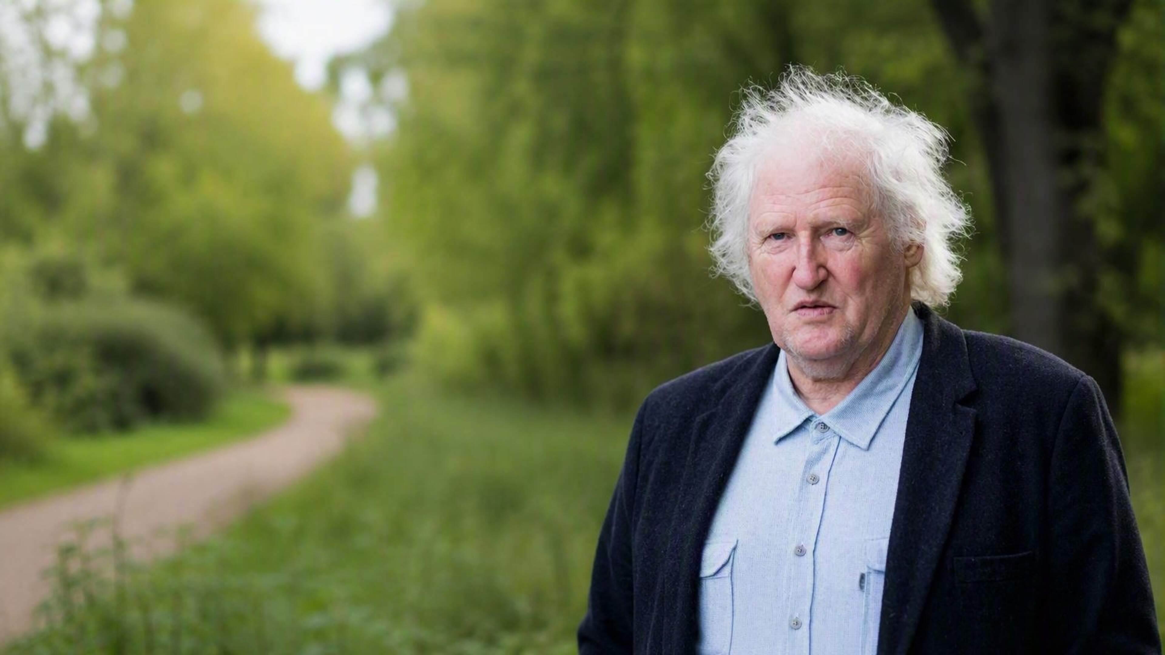 Bultpark Lelystad herdenkt dichter Gerhard Jansen met gedicht op bank