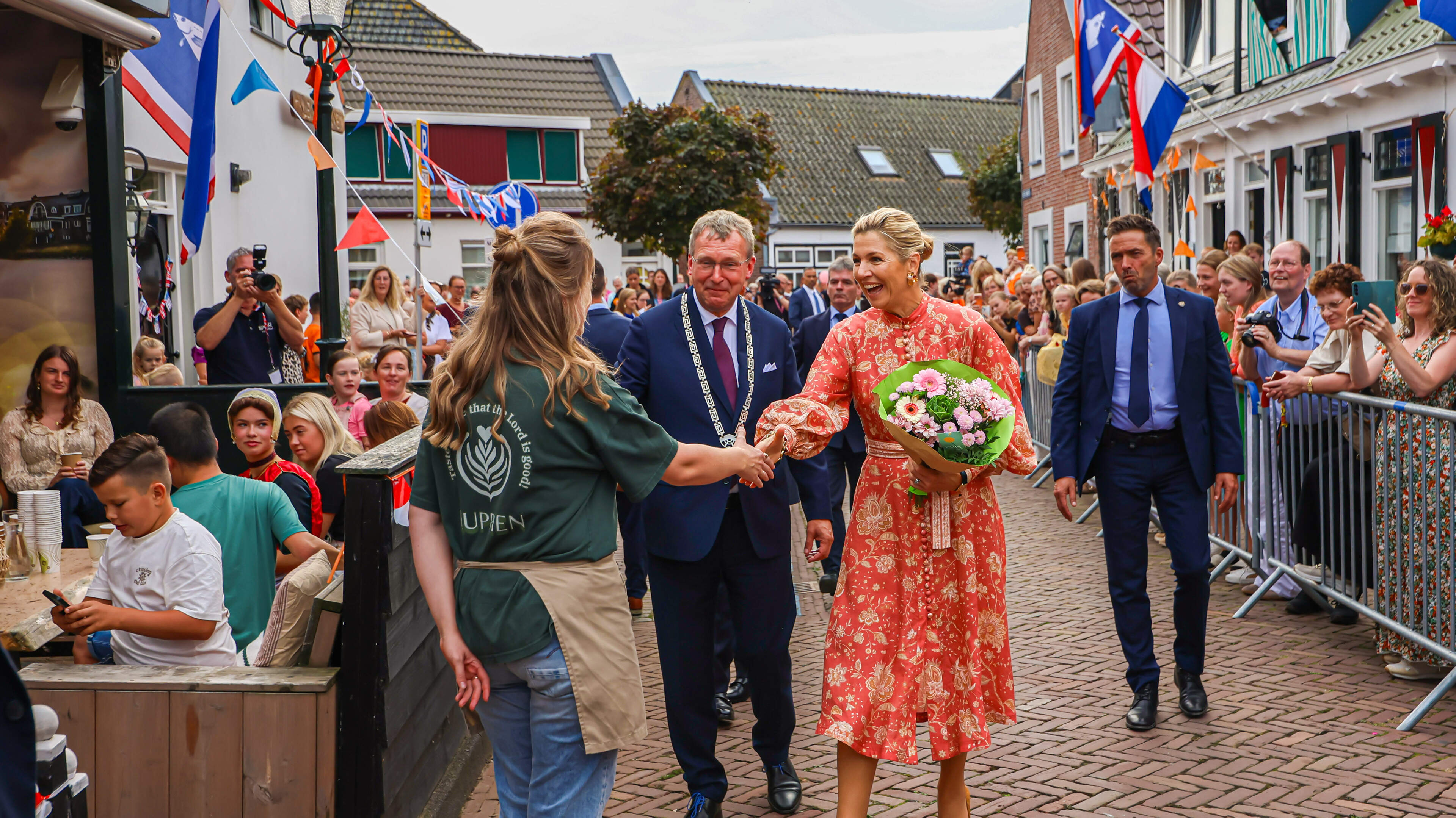 Fotoreportage | Koningin Máxima ziet kracht van gemeenschapszin en ondernemerschap op Urk
